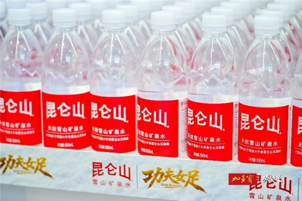 昆仑山矿泉水携手《功夫女足》热映 以品质好水陪伴观众见证拼搏力量