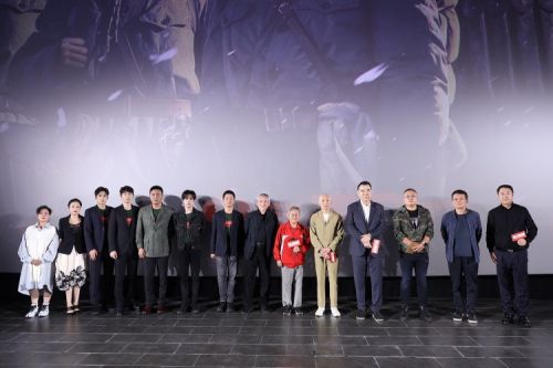 《长津湖》北京首映获赞“奇迹” 拍出了钢少气多的气概！