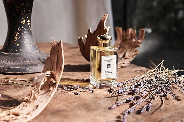 触发邱泽温柔眼神的香气 ，Jo Malone London 白桦木与薰衣草香水全新登场 !