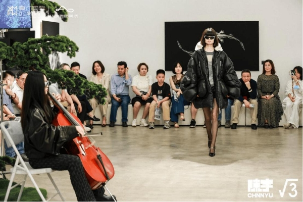城市创新秀场演绎时尚新质生产力——奇境漫步·2024厦门国际时尚周“TRENDY UP时尚秀”拉开序幕