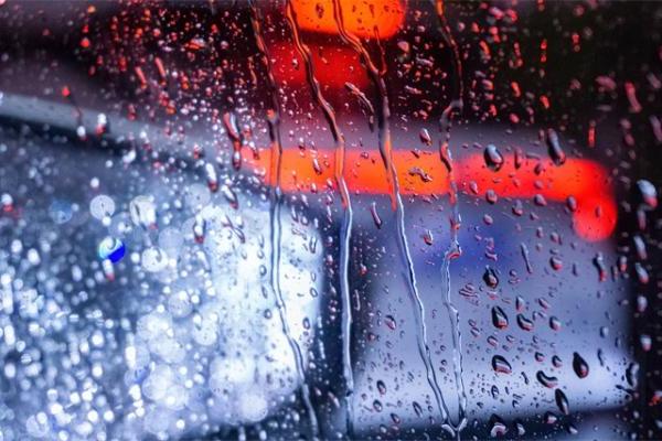 下雨天车窗总被雨水“盖住”？科学家：试试热传导表面材料
