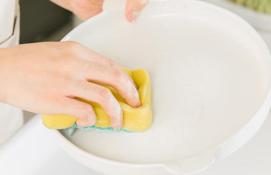 别再用海绵洗碗！海绵就是细菌的培养皿，它比你想象中更脏_产经_前瞻经济学人