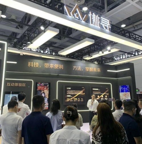 2023中国新媒体大会在长沙举行 谦寻携AI数字人赋能“品牌店播”