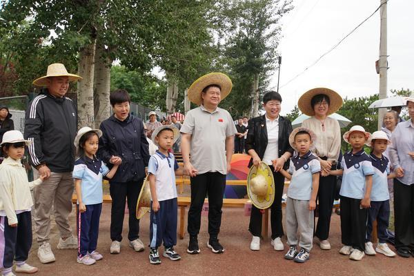 北京大兴瀛海镇“瀛”麦相承小麦丰收开镰 奏响农文旅融合新乐章