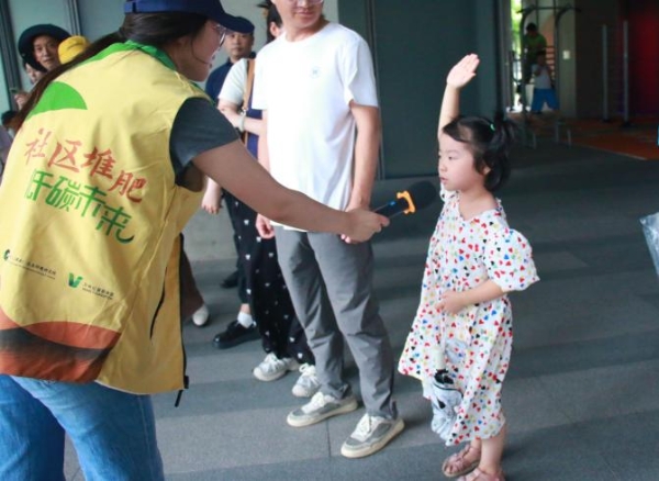 从“垃圾”变“沃土” 万科物业“梅林模式”为落叶堆肥减碳提供新样本