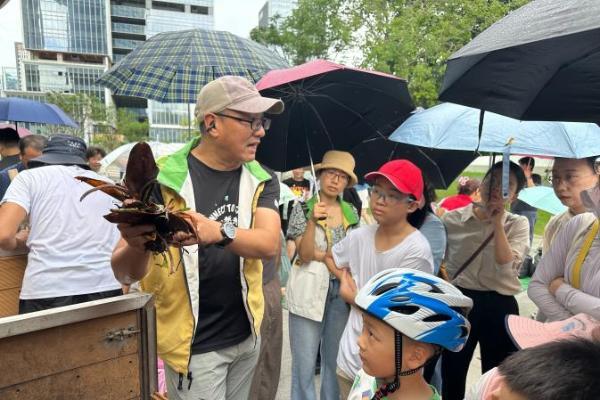 从“垃圾”变“沃土” 万科物业“梅林模式”为落叶堆肥减碳提供新样本