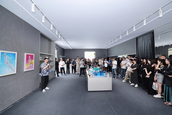 空山基中国西南首展登录成都！京基智农激活第二增长曲线