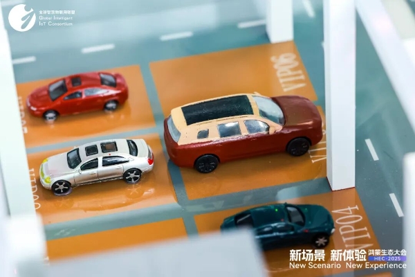 行业首发！三雄极光携手鸿蒙发布“灯鸿”照明系统，定义行业新范式