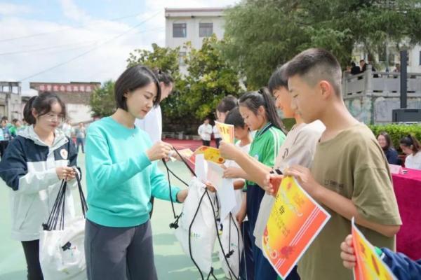 惠达卫浴携手惠基金践行公益行动，赋能乡村学子健康未来