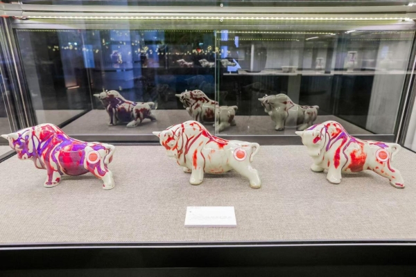 红色钧官窑精品展亮相深铁珑境，展期至10月底