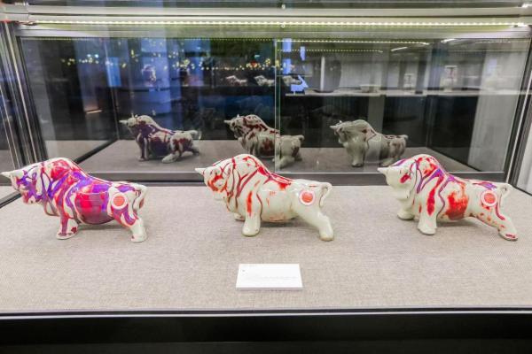 红色钧官窑精品展亮相深铁珑境，展期至10月底