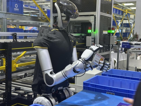 星动纪元具身物流解决方案亮相亚洲最大物流展,开启物流智能化新纪元