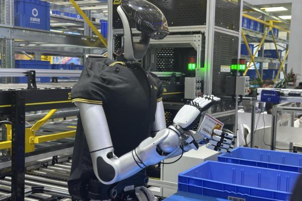 星动纪元具身物流解决方案亮相亚洲最大物流展，开启物流智能化新纪元