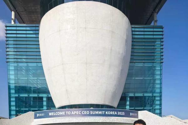 星动纪元陈建宇作为中国具身智能代表随团参加2025APEC峰会