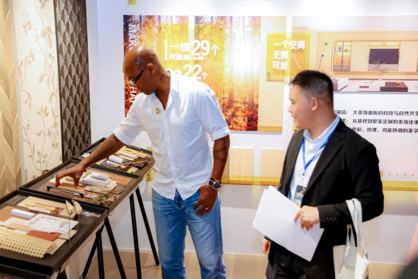 买地板自己选，好地板圣象造