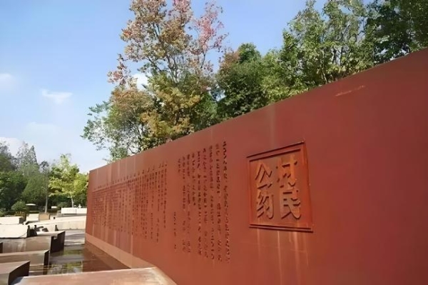 隔壁噪音、楼道杂物、停车摩擦……这些邻里烦恼有解了——万科物业3700个社区同步启动“邻里公约”签署
