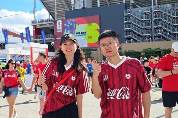 可口可乐邀请一线奋斗者走进世界杯赛场 世界杯主题包装产品已上市