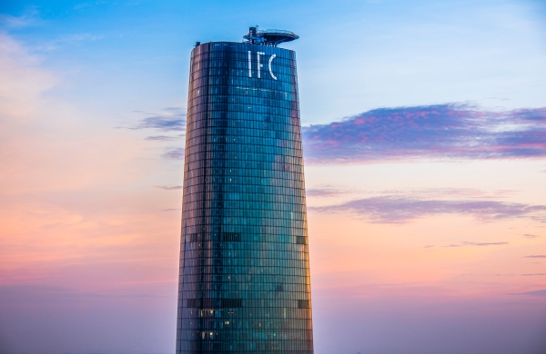 越秀房产基金中期业绩：租户结构优化已见成效，广州IFC续租率超九成