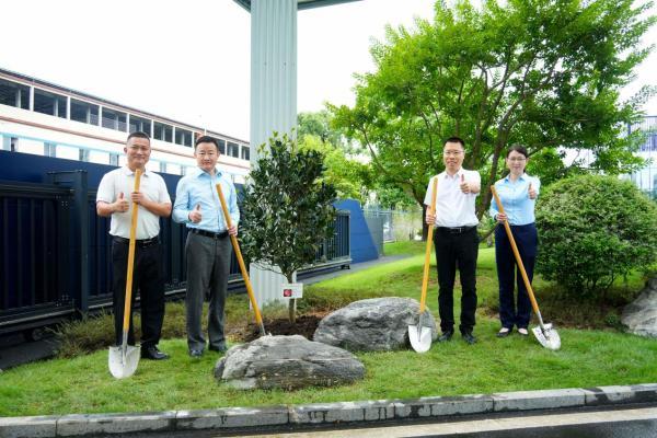 佛山市委、市政府致信感谢皇派门窗，政企同心共启高质量发展新篇