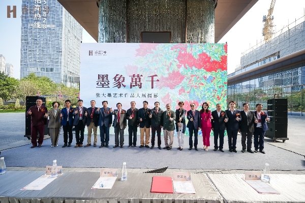 广东时装周“常驻”万博 全球时尚艺术坐标伫立CBD天际