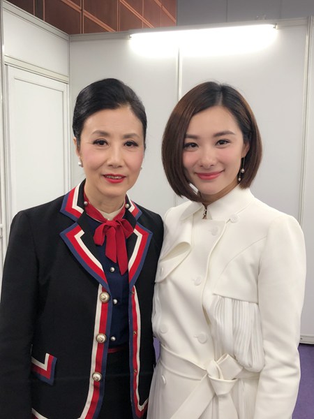 刘璇优雅亮相完美主持演艺内协会启动礼