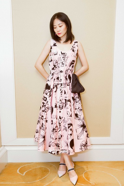 谭卓出席暴裂无声首映礼当选青年导演最想合作女演员