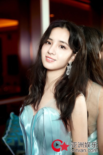 新人演员蒋佳恩荣获pclady潮宏基2018时尚盛典时尚星耀人物奖风声亚洲