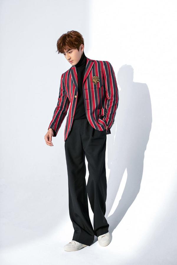 高泰宇520写真来袭笑容治愈彰显暖男风范