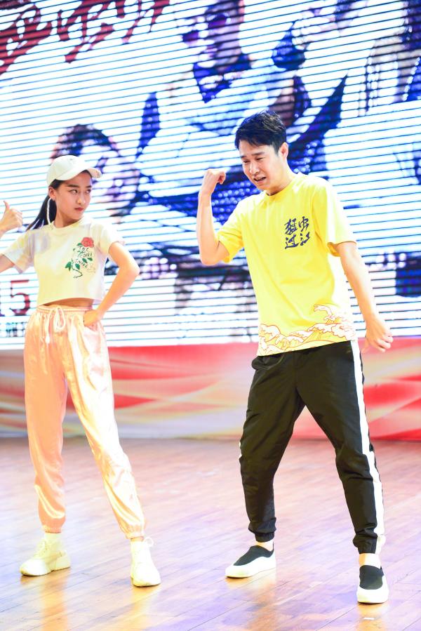 电影猛虫过江全国路演笑出四川小沈阳宋芸桦大跳抖音舞