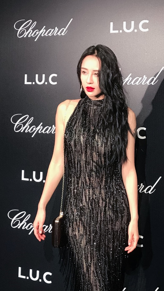 母其弥雅戛纳首秀萧邦之夜高贵典雅成全场焦点