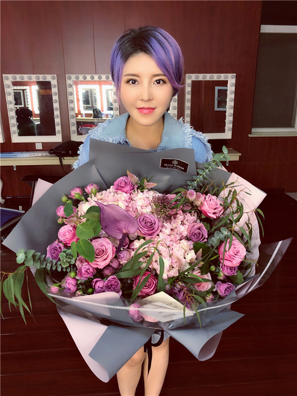 崔子格保定演唱会 被深情剖白感动落泪_tom明星