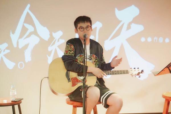 唱作人方磊首场音乐会在京举办,乐迷含泪合唱崔恕任嘉宾_TOM明星