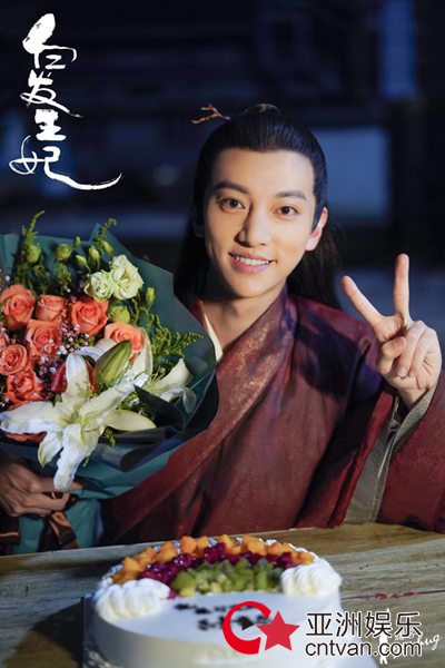 徐可白发王妃杀青深表不舍剧组好友齐祝贺