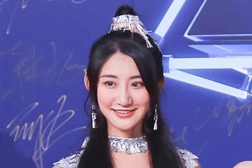 SING女团亮相亚洲新歌榜年度盛典 精致民族风引红毯新潮 _TOM明星