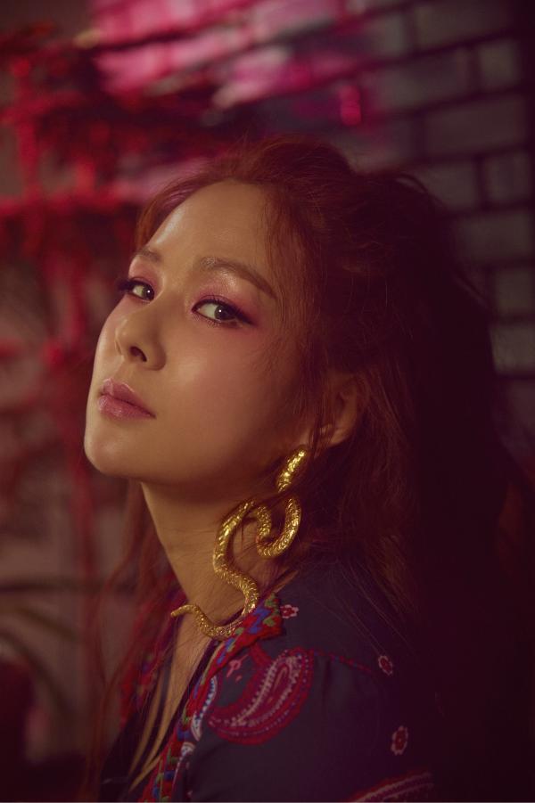 性感女神蔡妍再发新专辑bazzaya重磅回归
