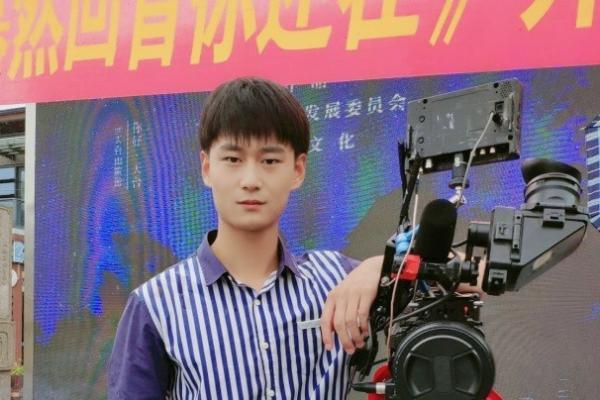 演员刘多签约多际传媒_TOM明星