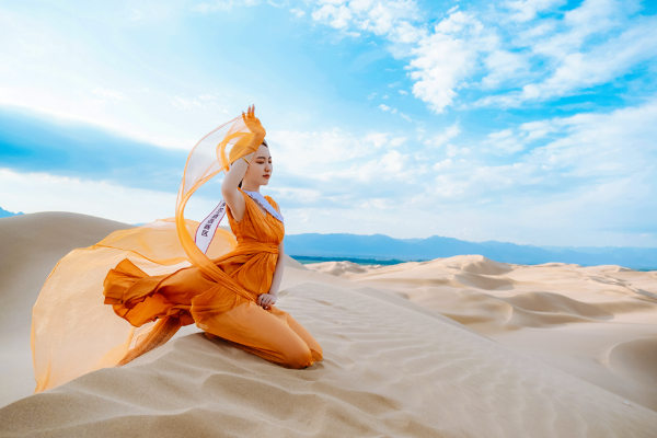 2021世界旅游小姐巴彦淖尔拍摄沙漠大片