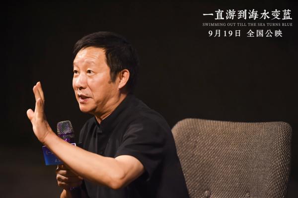 《一直游到海水变蓝》武汉首映打动00后 带年轻人回顾历史_久之资讯_久之网