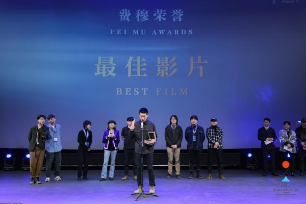 2021“平遥之夜”颁出多项荣誉 《地球最后的导演》致敬电影_久之资讯_久之网