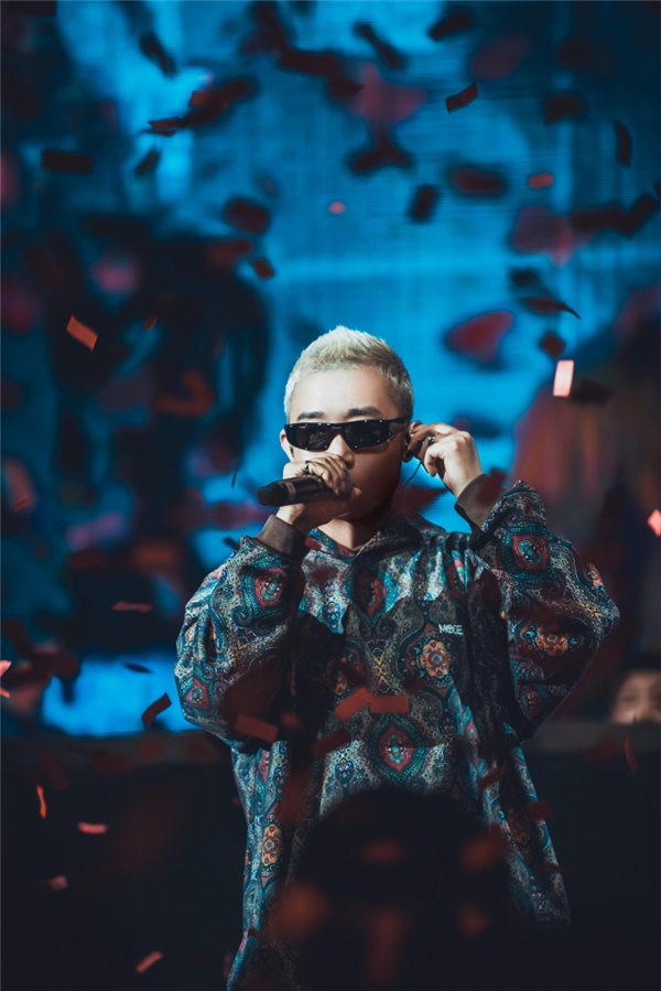 种梦音乐（D.M.G）GAI周延携妻子王斯然亮相海口CLUB WOO开业典礼