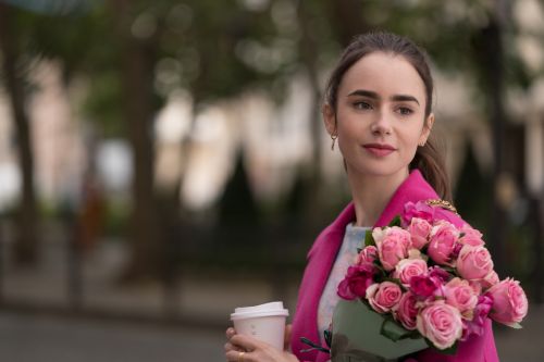 Netflix热门剧集《艾米丽在巴黎》一次性续订第三、四季