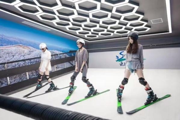 Skyland Ski滑雪新体验，7月30日首家云上草原城市滑雪入驻滨江