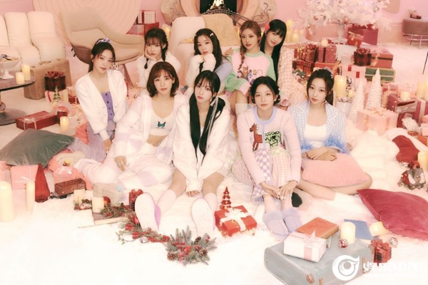 Red Velvet与aespa合作的《Beautiful Christmas》预告照.jpg