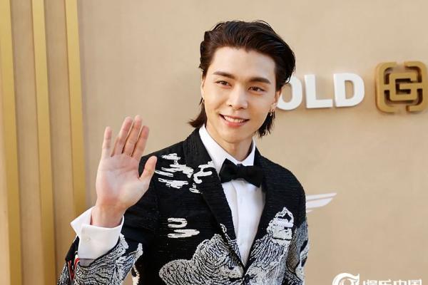 NCT成员JOHNNY出席美国Gold House举办的“Gold Gala” 印证全球地位