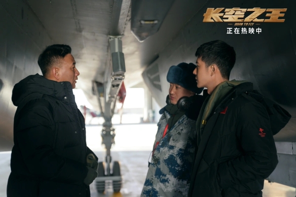 电影《长空之王》发布导演特辑 刘晓世5年砺剑“为了让更多人知道试飞员”