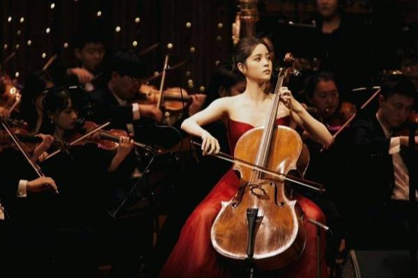 欧阳娜娜音乐会杭州站上演“老友记” 共演古典与友情的交响乐章