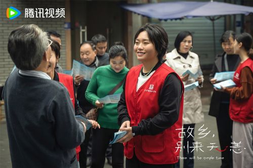 3 李雪琴与社区居民沟通