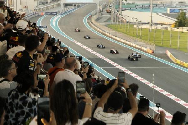 高口碑巨制《F1：狂飙飞车》今日全国公映 震撼视听盛宴席卷暑期档