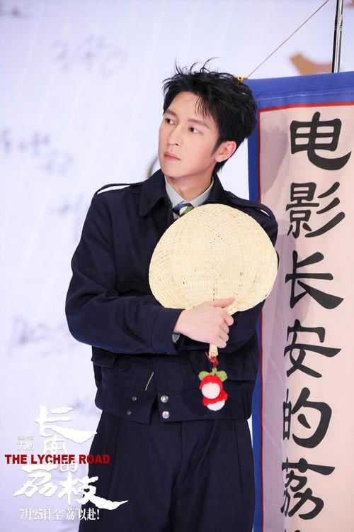 《长安的荔枝》给“荔”亮相华语巨制巡礼和抖音电影奇遇夜 大鹏化身“荔枝使”满场送荔枝