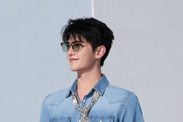 杨洋亮相喜临门Ai净眠智能新品发布